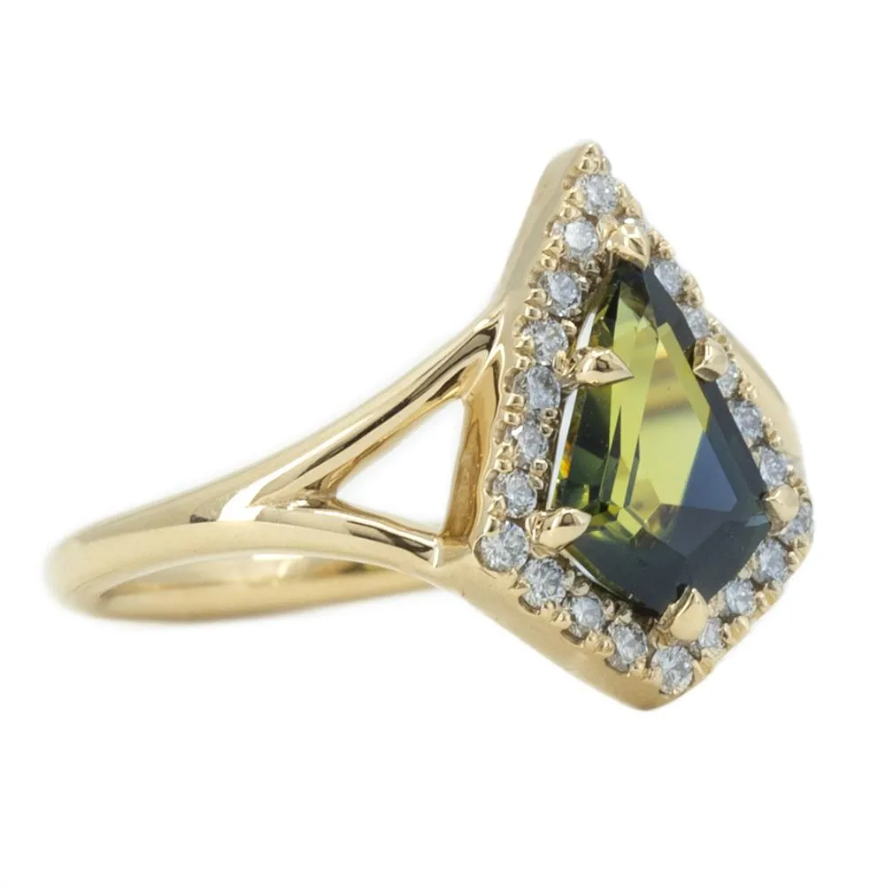 1.33ct Kite Australian Parti Sapphire in Split Shank Diamond Halo in 14k Yellow Gold