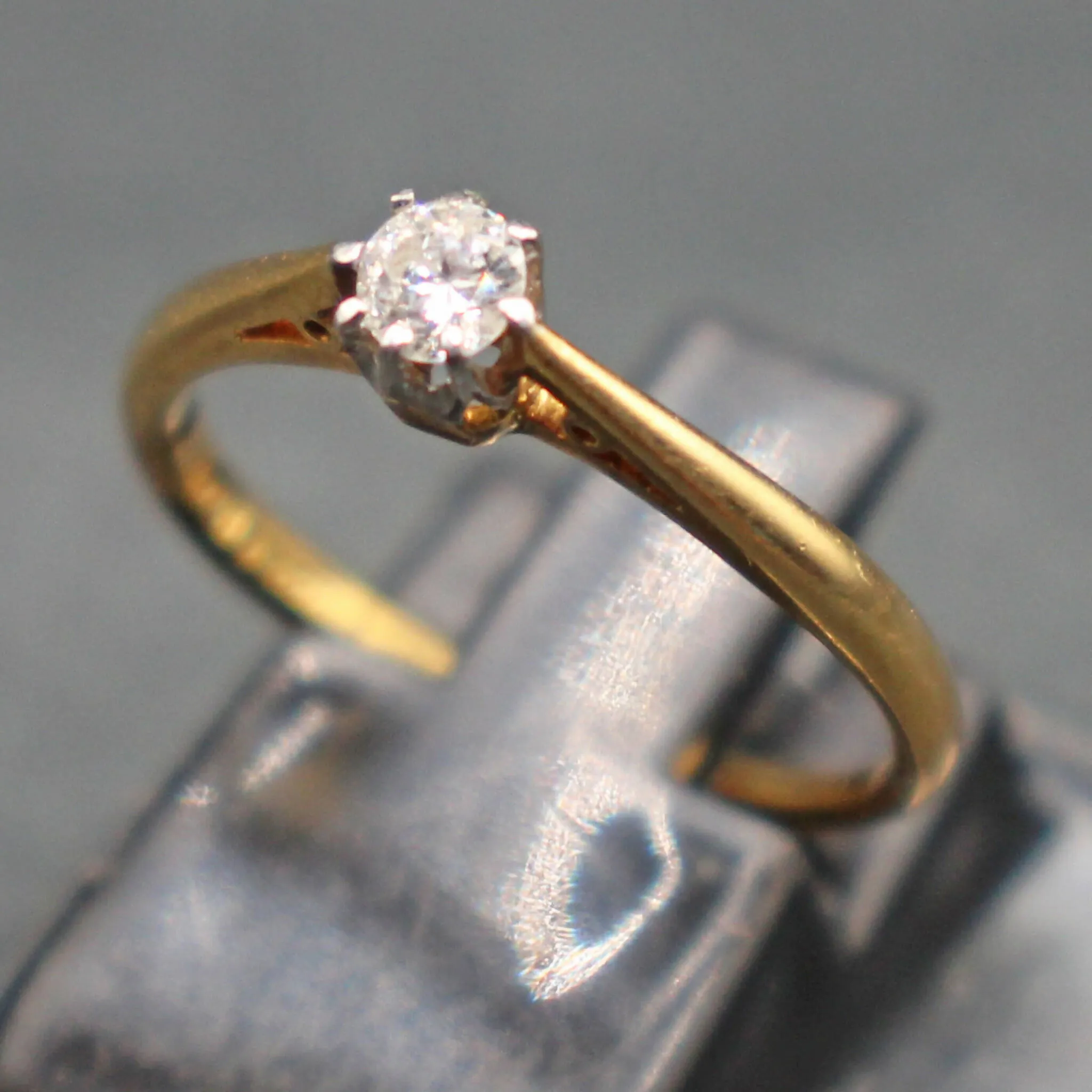 18ct gold and platinum .2ct diamond solitaire ring