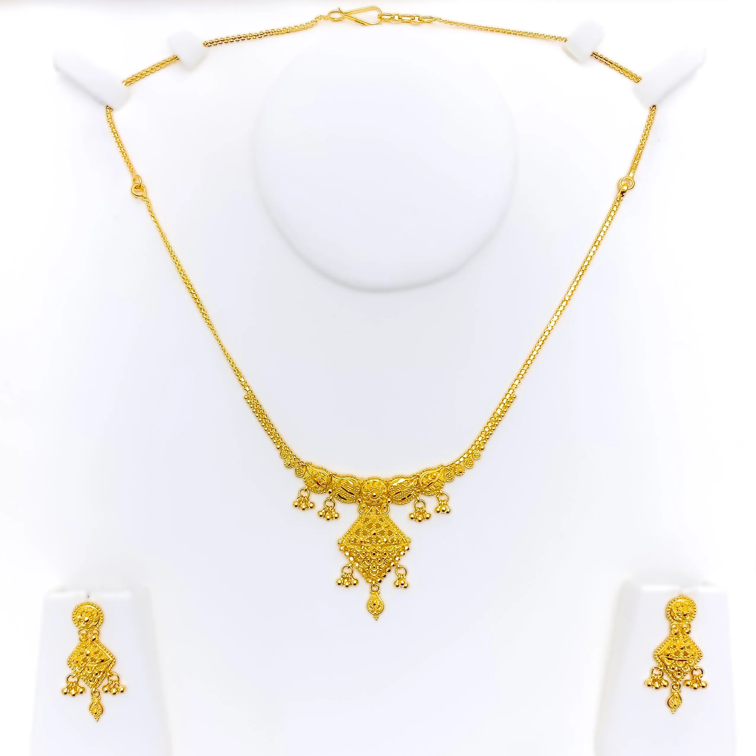 Artistic Leaf Adorned 22k Gold Necklace Set