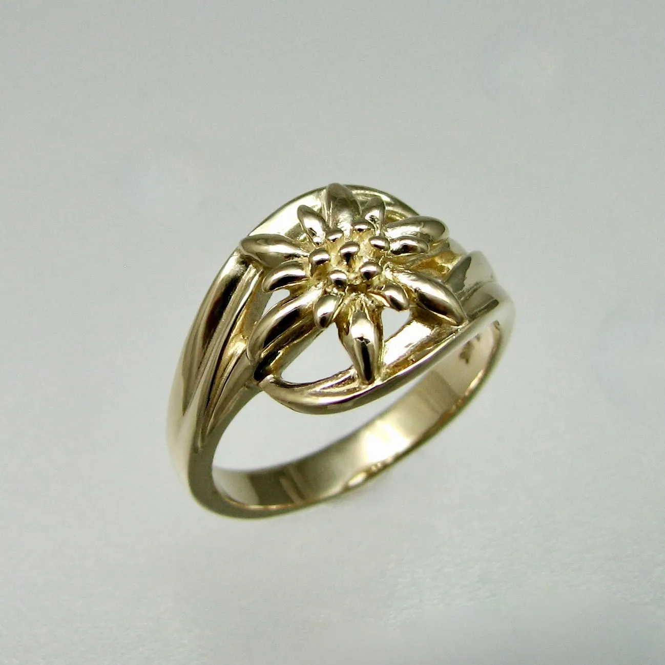 Edelweiss Ring