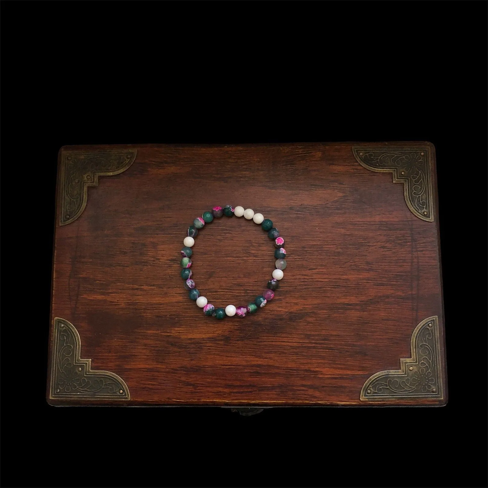 Faceted Green & Pink Agate and Howlite Beaded Bracelet