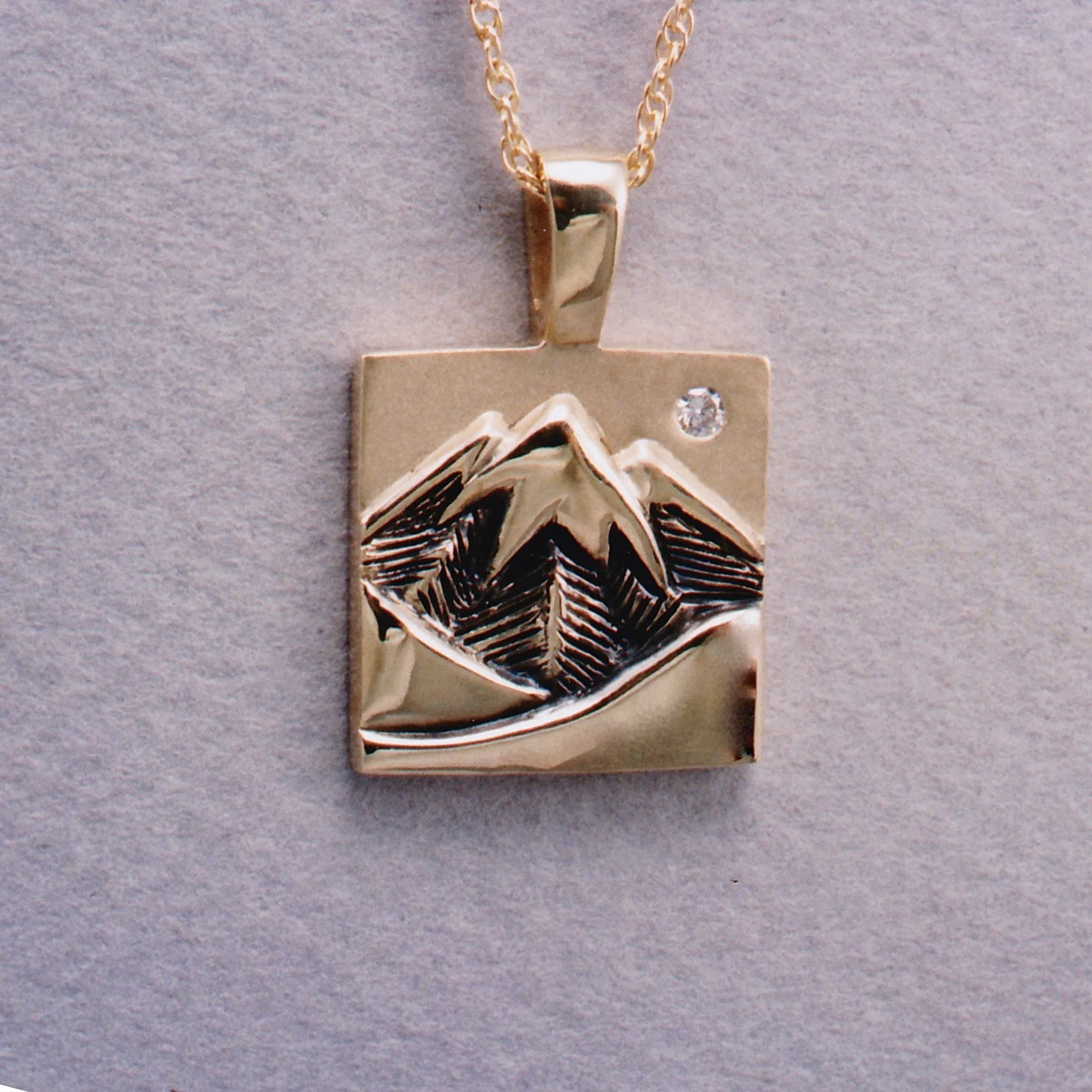 Glacier Peak Pendant with Diamond