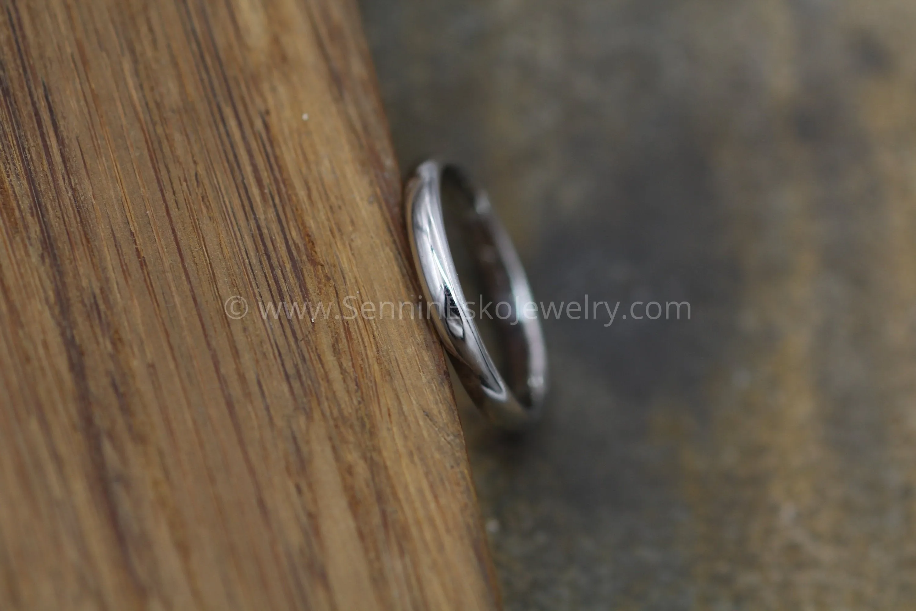 Half Round Platinum 2.5x1.2mm Band - Glossy Finish