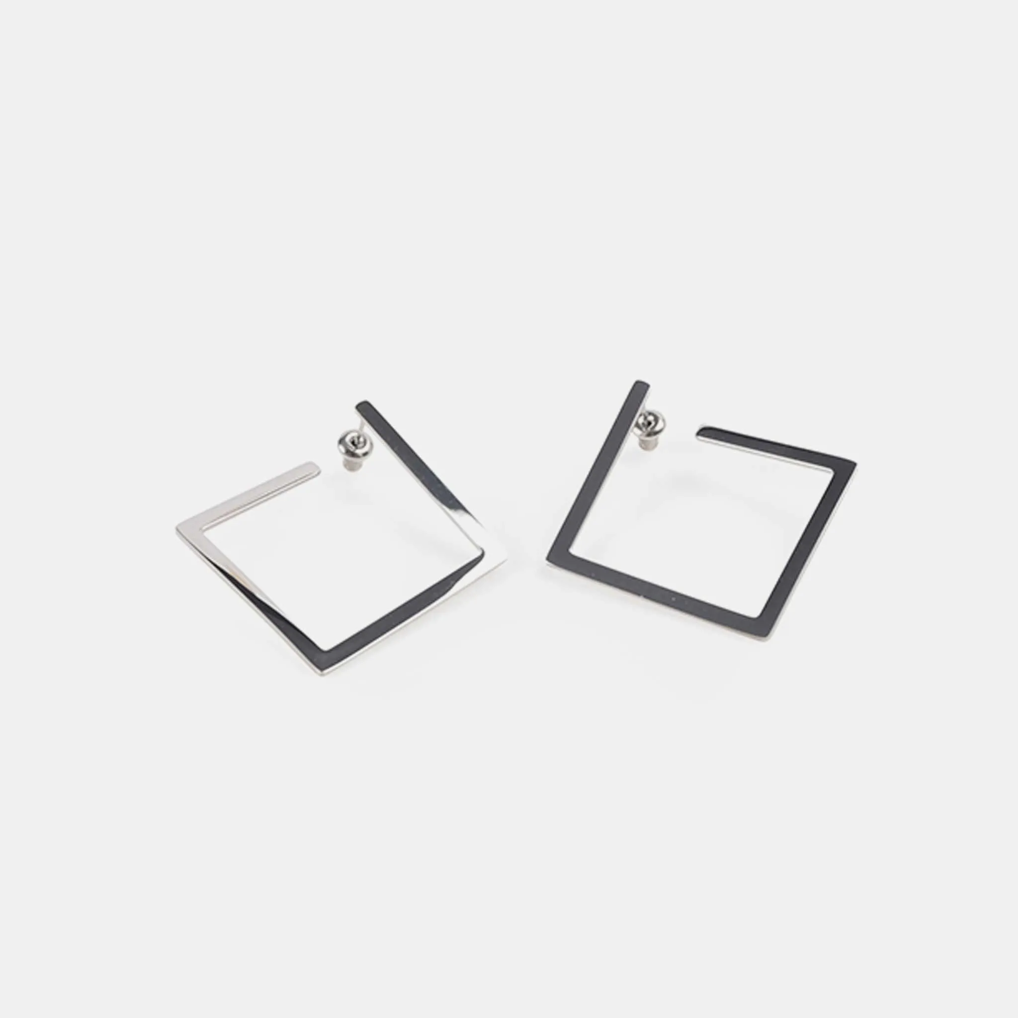 Ivonovi Square Earring