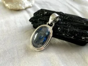 Kyanite Ansley Pendant - Small Oval