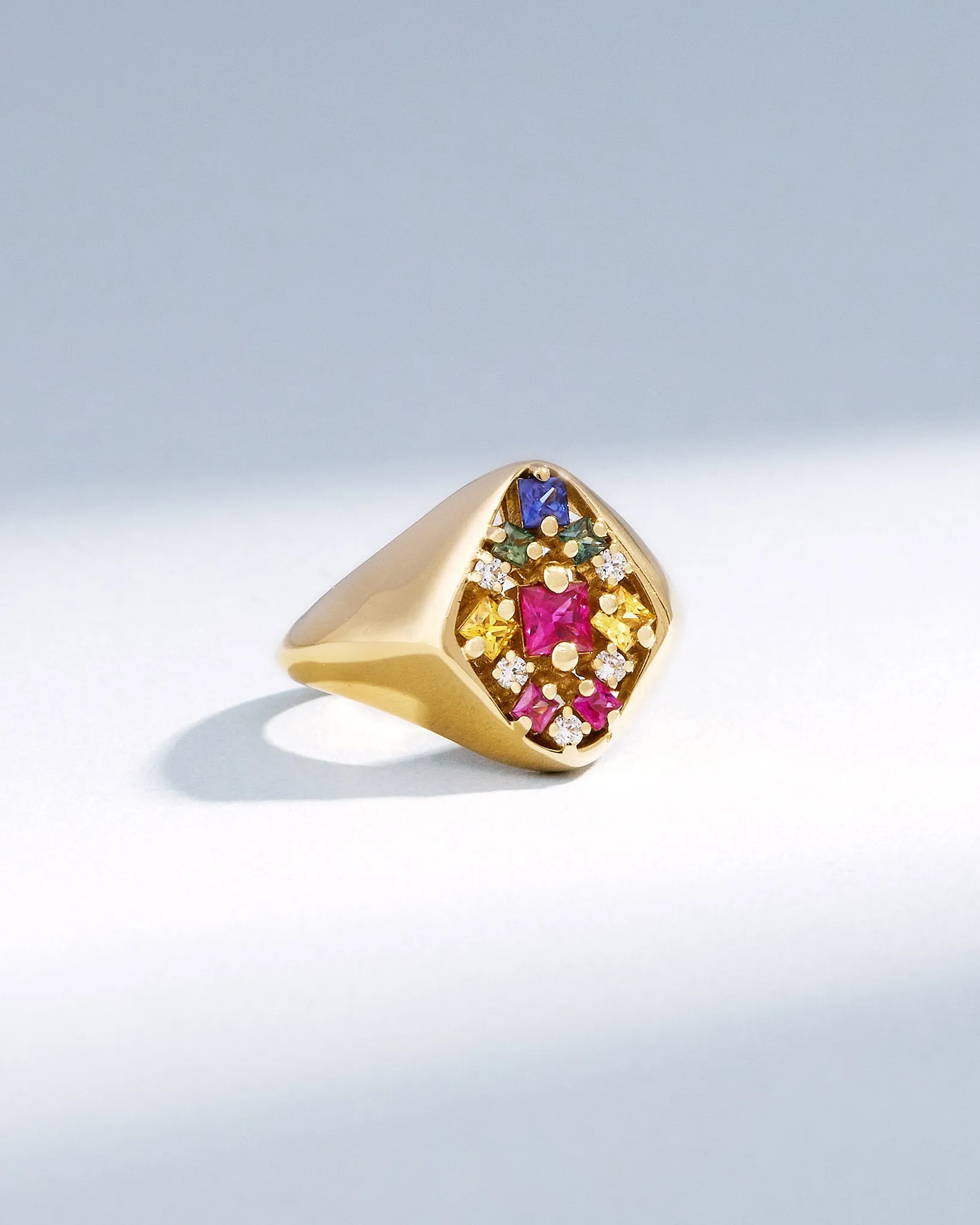 La Fantaisie Star Rainbow Sapphire Signet Ring