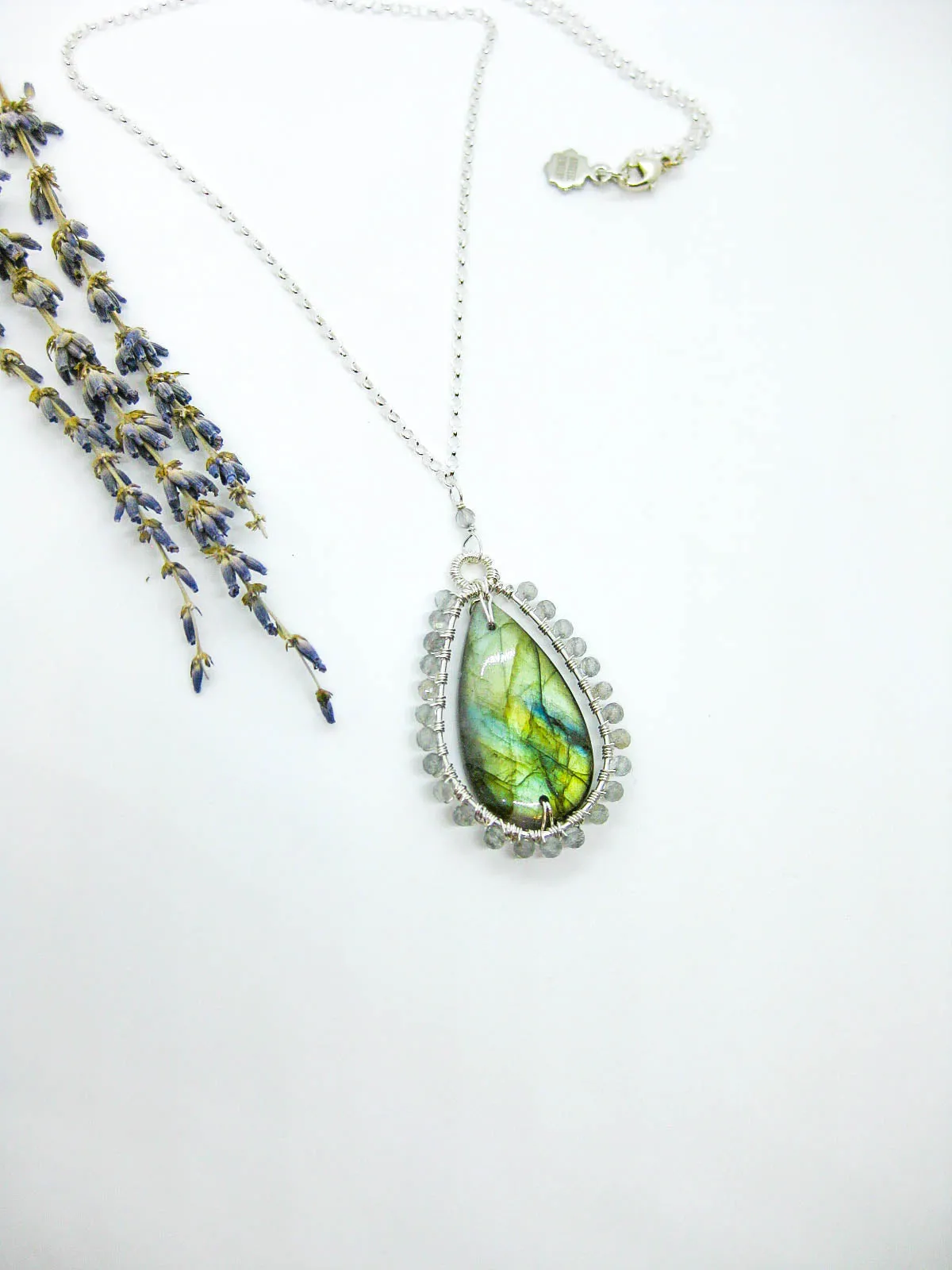 Peony: Labradorite 22 Necklace - n603oak