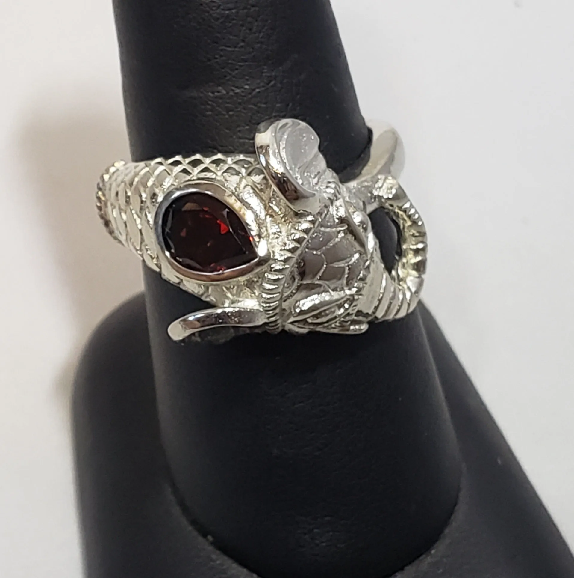 Size 9 Mozambique Garnet 1.25 ctw Elephant Head Ring in Platinum over Copper