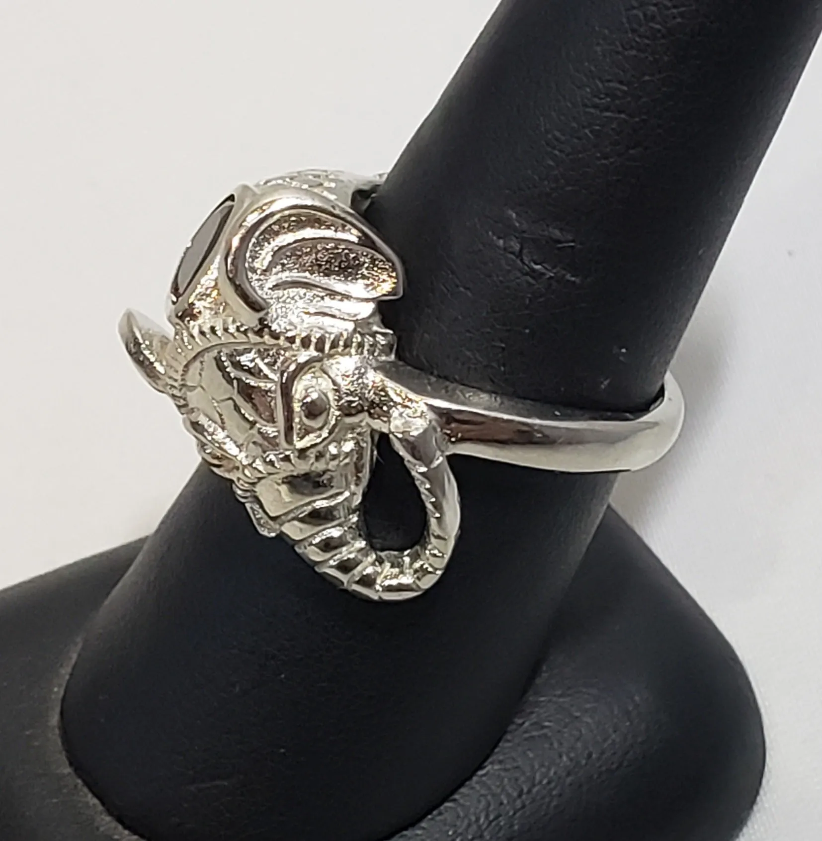 Size 9 Mozambique Garnet 1.25 ctw Elephant Head Ring in Platinum over Copper