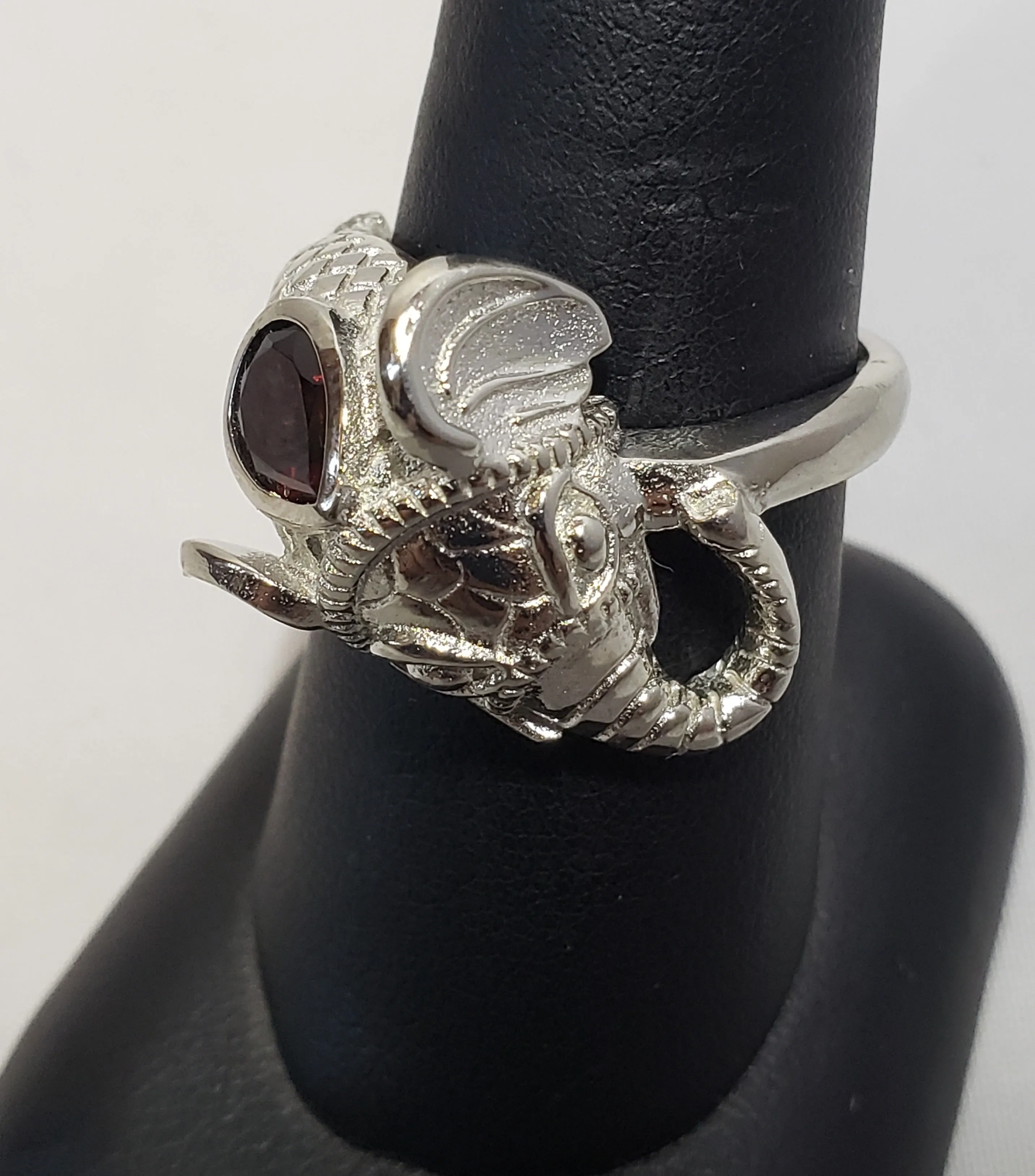 Size 9 Mozambique Garnet 1.25 ctw Elephant Head Ring in Platinum over Copper